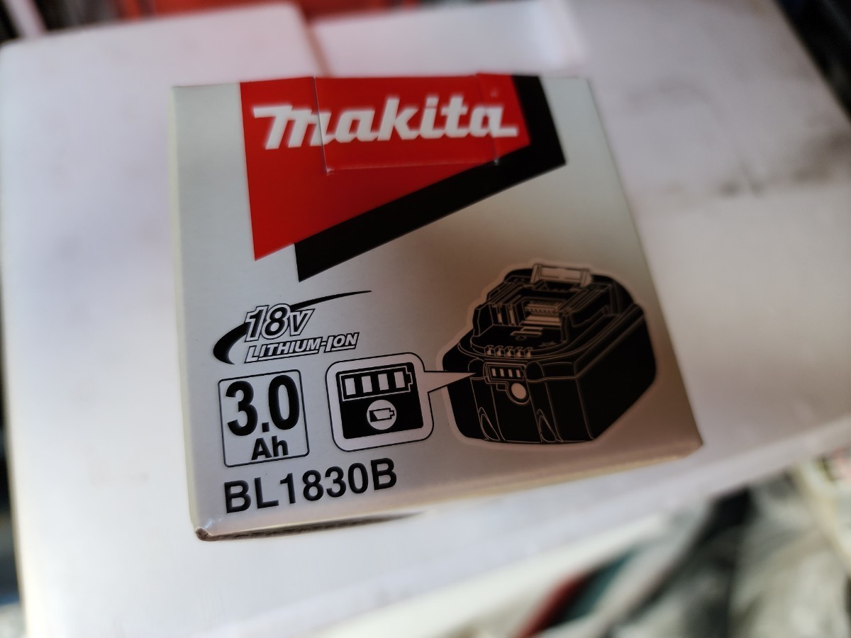 makita　マキタ　リチウムイオン電池　BL1830B 18V 3.0Ah A-60442　新品(未使用)