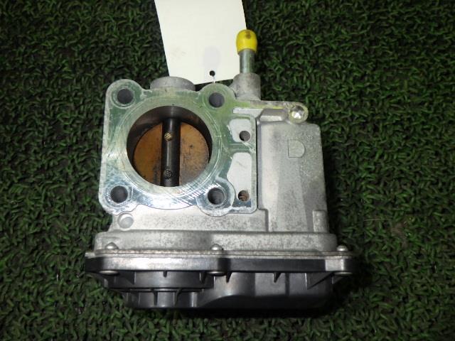 ステラ DBA-RN1 スロットルボディ 16112KA010 中古_画像2