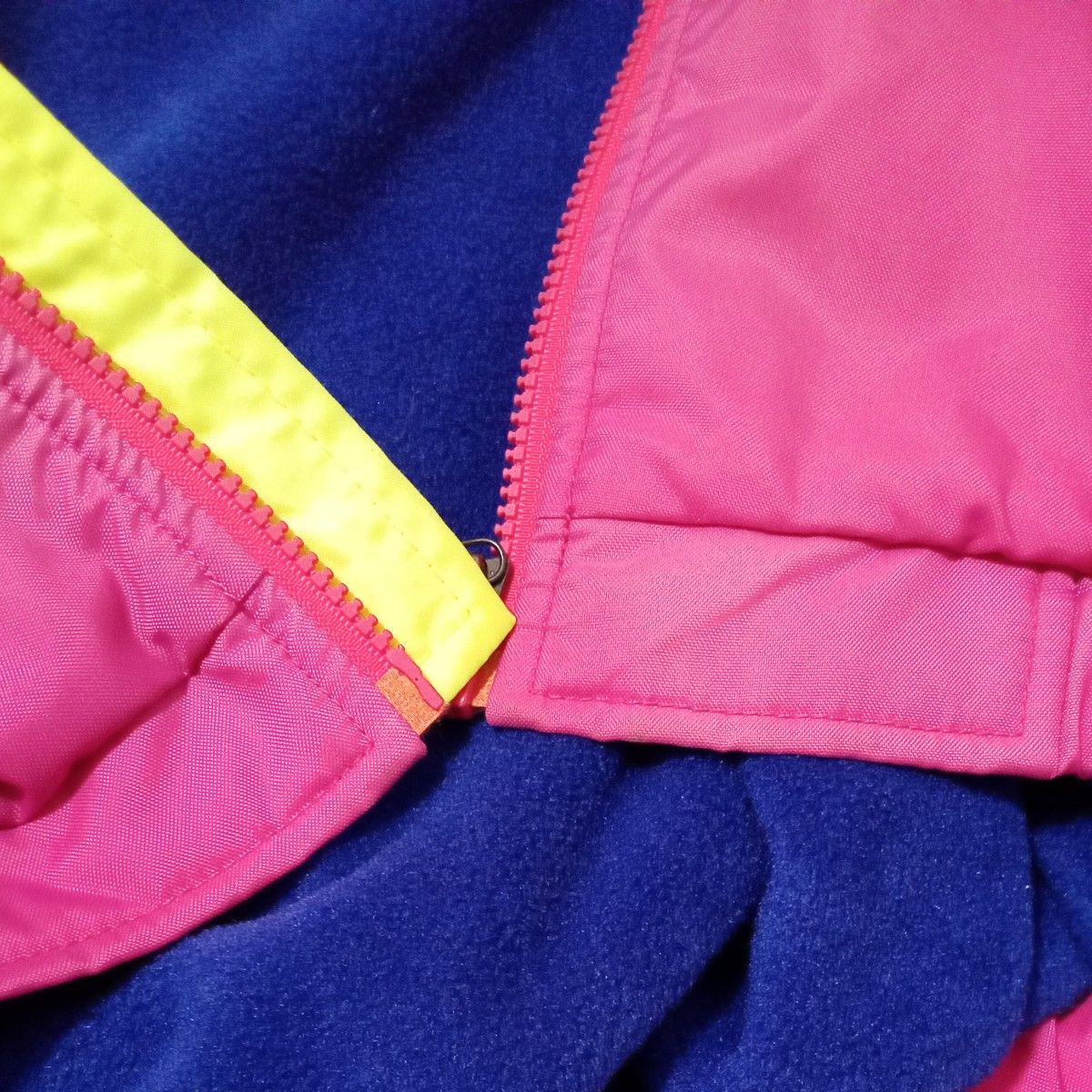 【美品】ヘリーハンセン ナイロンジャケット裏フリース付 ピンク メンズミディアムサイズ HELLY HANSEN HOU6970 