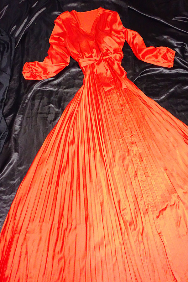 光沢 サテン ナイロン つるつる カラー プリーツ ドレス 大きいサイズ オレンジ_画像6