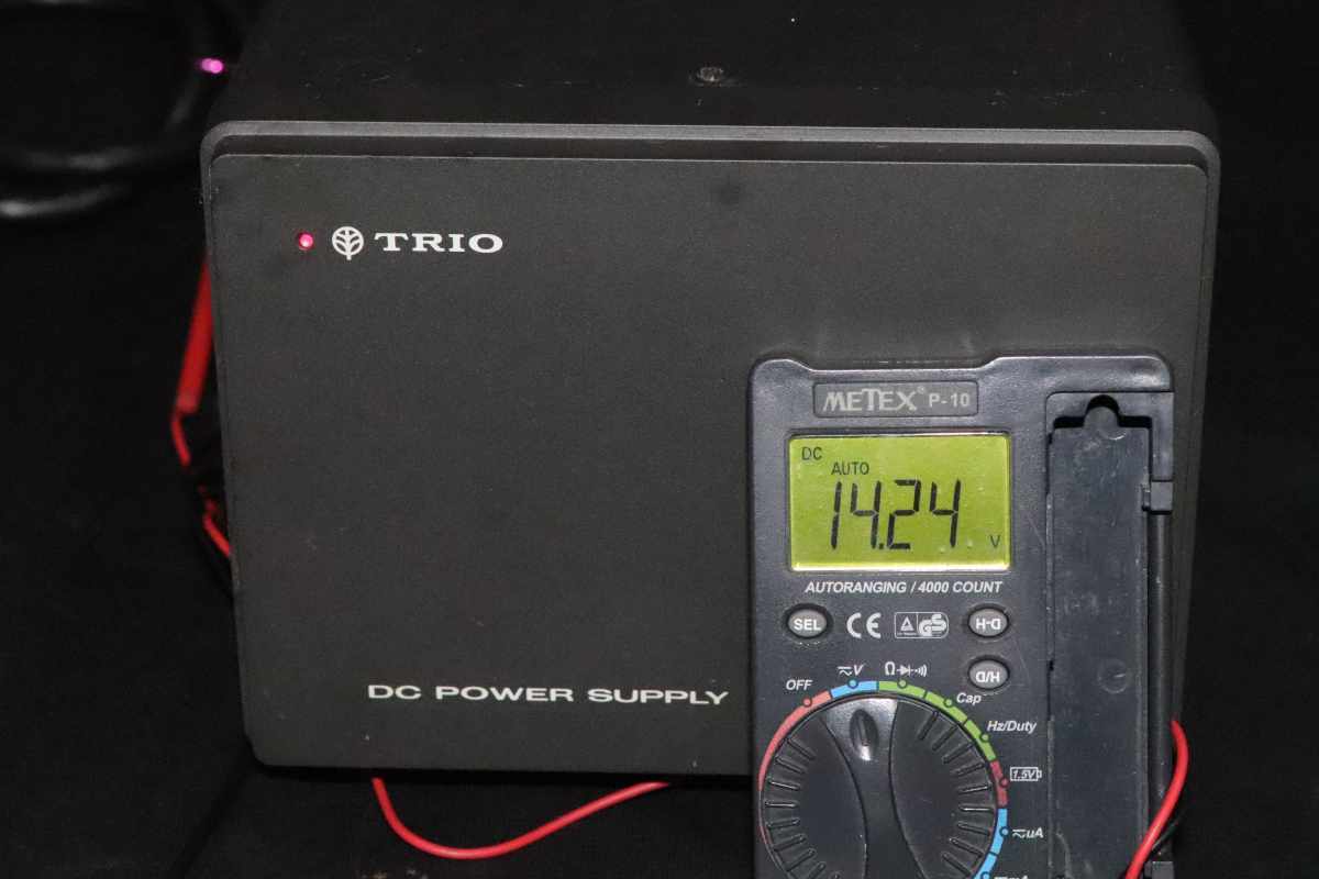 TRIO 30A 安定化電源 PS-30 無負荷時14.2V確認済み　ジャンク品_画像2