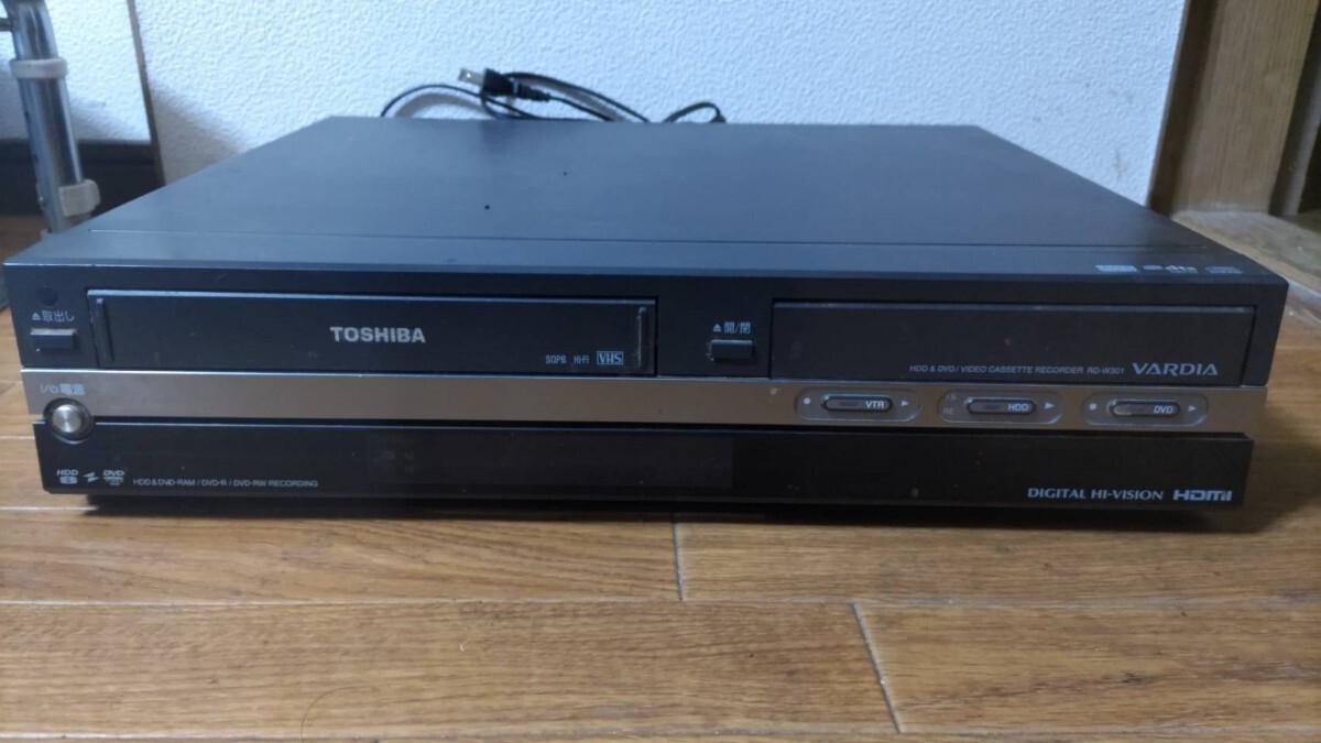 TOSHIBA VTR一体型HDD＆DVDビデオレコーダー／RD-W301 07年製の画像1