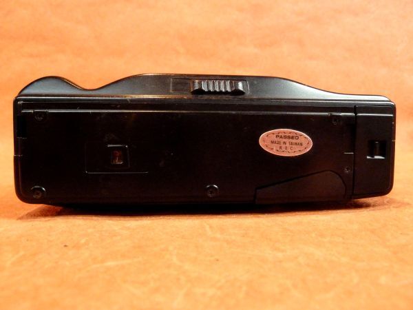 c001 TITAN チタン DX C-3500 コンパクトフィルム カメラ Size:約 幅13x高さ7.5x奥行4㎝ 電池BOX OUT ジャンク扱い /60_画像8