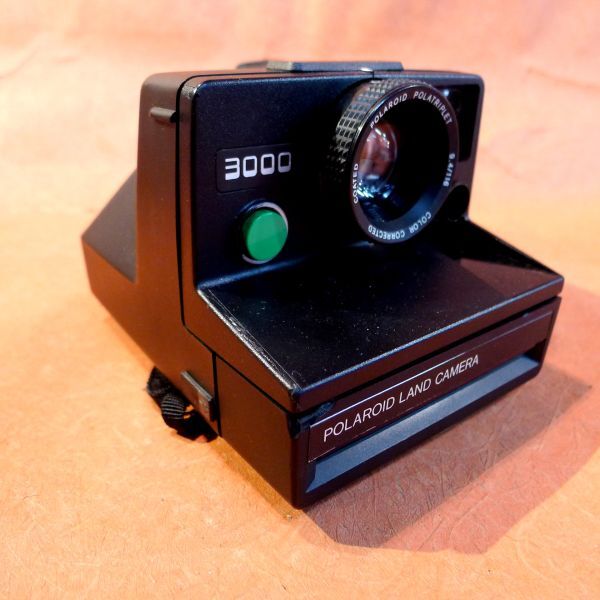 c052 POLAROID LAND 3000 Polaroid camera size : width approximately 11cm height approximately 10cm depth approximately 15cm/60