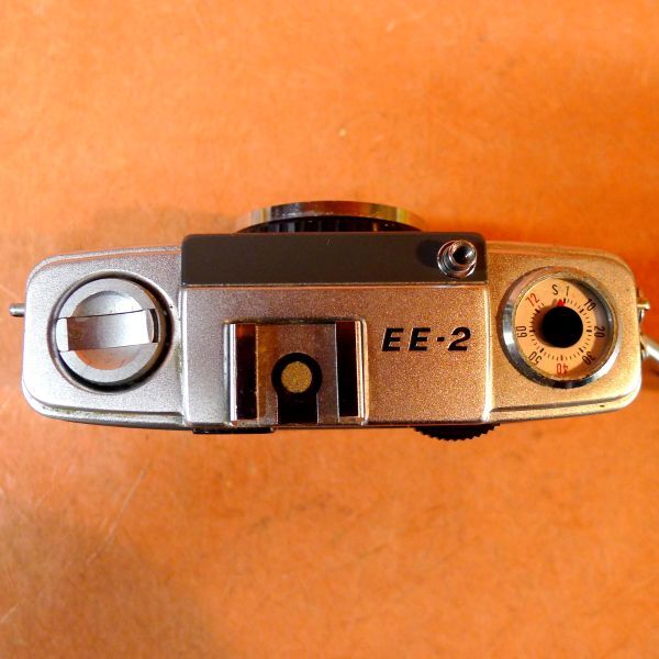 c174 OLYMPUS-PEN EE-2 レンジファインダー D.Zuiko 1:3.5 f=28mm サイズ:幅約11cm 高さ約7cm 奥行約4.8cm/60_画像4