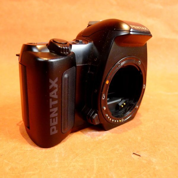 c235 レア PENTAX MZ-10 ブラック ボディ 一眼レフ サイズ:幅約13.2cm 高さ約9cm 奥行約6cm/60_画像3