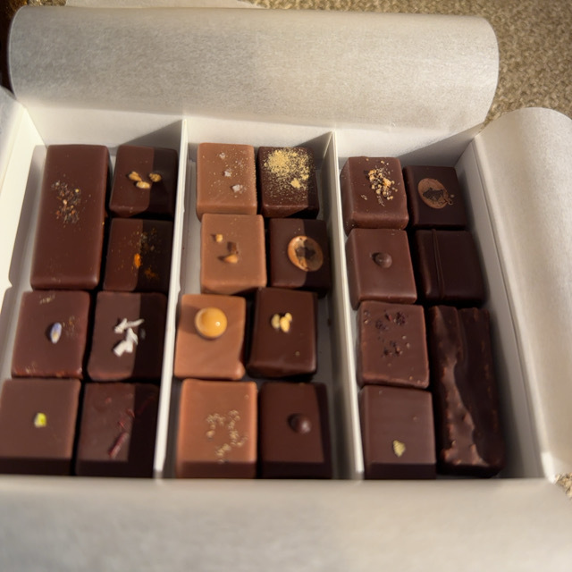 ベルギー購入★HD★ Hilde Devolder Chocolatier ヒルデ・デヴォルダー ★２２粒の画像1