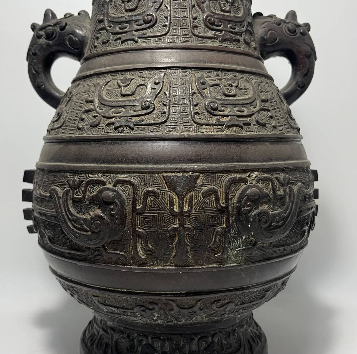 Yahoo!オークション - 中国美術 明代 古銅製 饕餮紋獣耳銅花瓶 Yahoo!オークション - 中国美術 明代 古銅製 饕餮紋獣耳銅花瓶