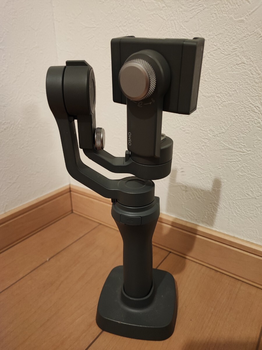 中古 DJI Osmo Mobile2 3軸スタビライザー ジンバル スマホ用 起動作動確認済（台付き）の画像4