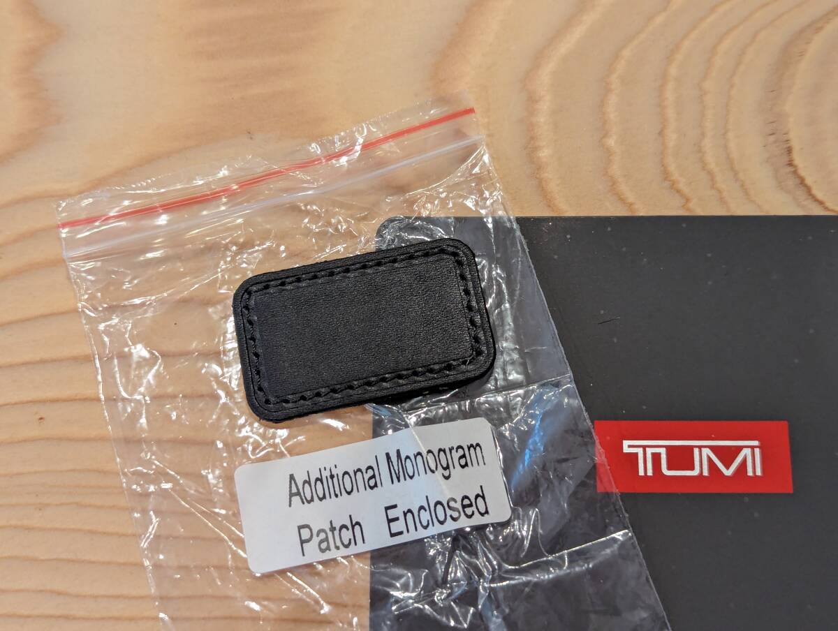 未使用 TUMI レザーモノグラム パッチ ブラック の画像1