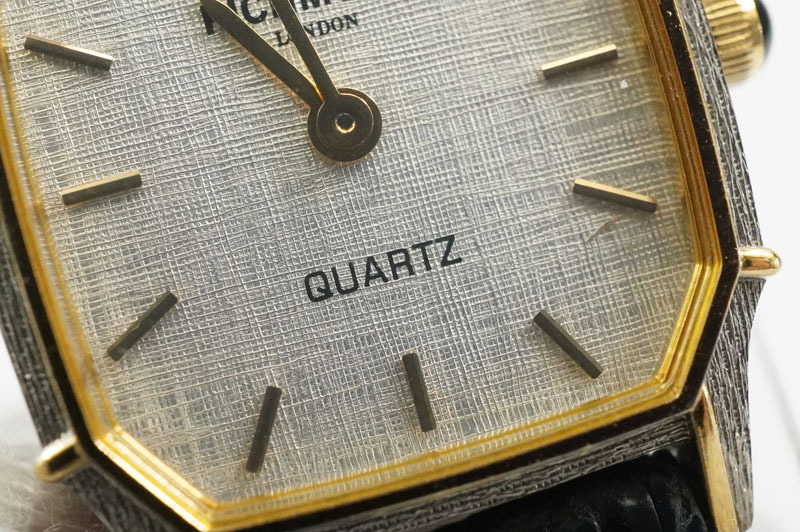 1 jpy ~[536] actual work JOHN RICHMOND LONDON [ pure gold 18KWG 15.38g] quarts lady's wristwatch 