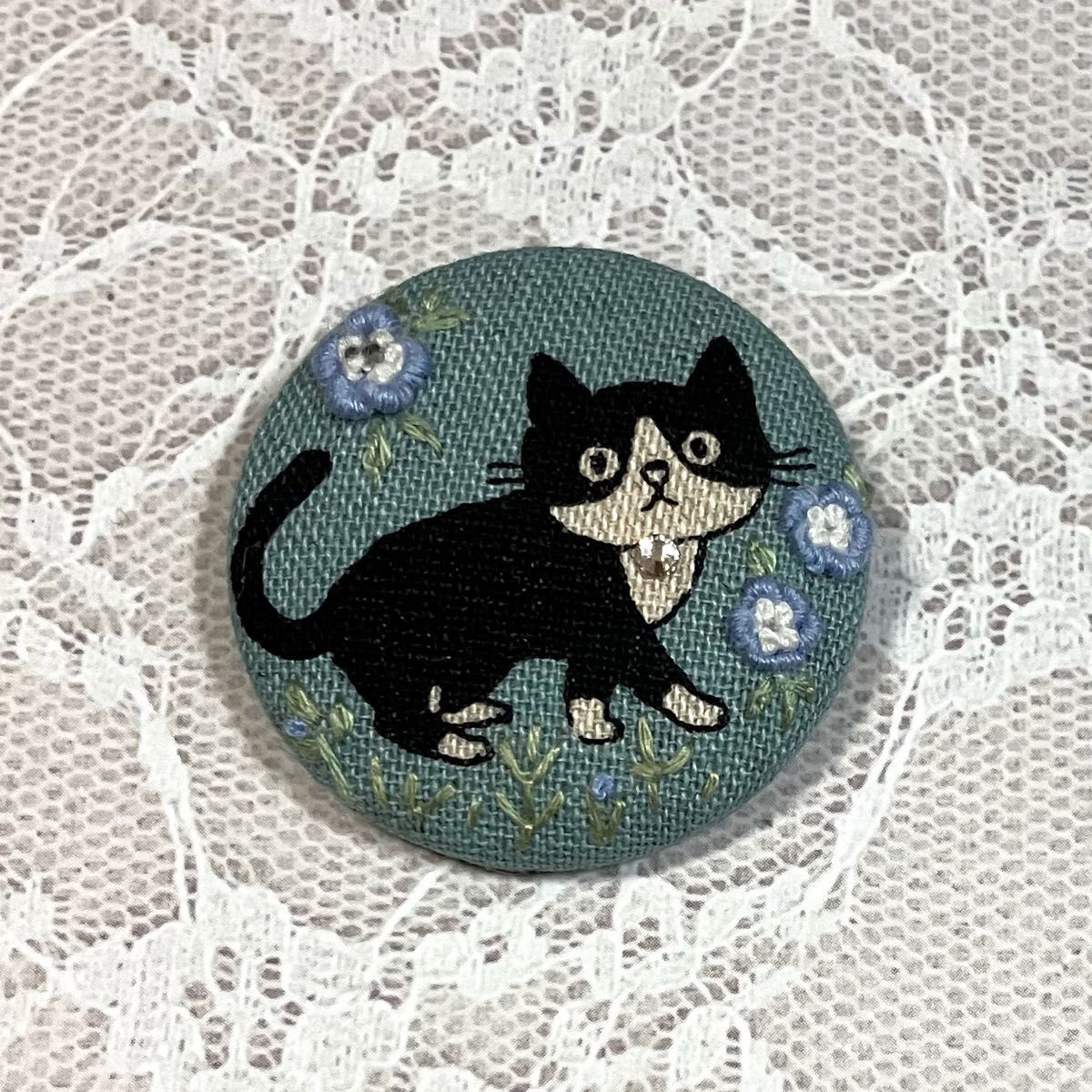 B59 ハンドメイド 刺繍ブローチ　猫