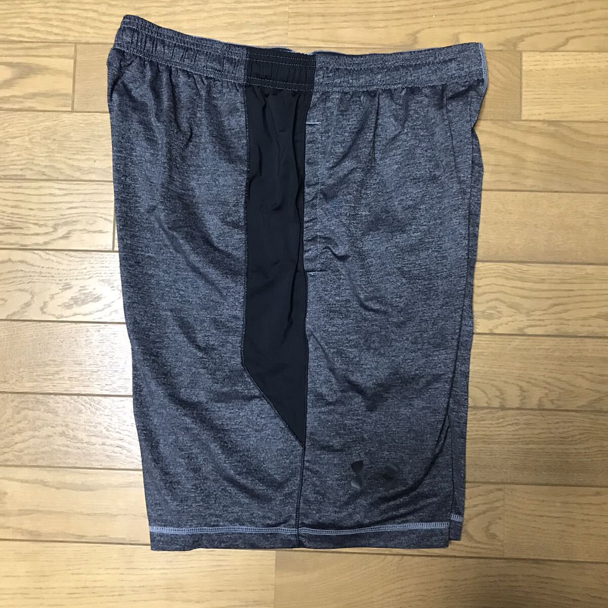 UNDER ARMOUR MEN’S TRAINING SHORTS (両サイドポケット有り) size-LG(身幅39股下25) 中古(美品) 送料無料 NCNR_画像2