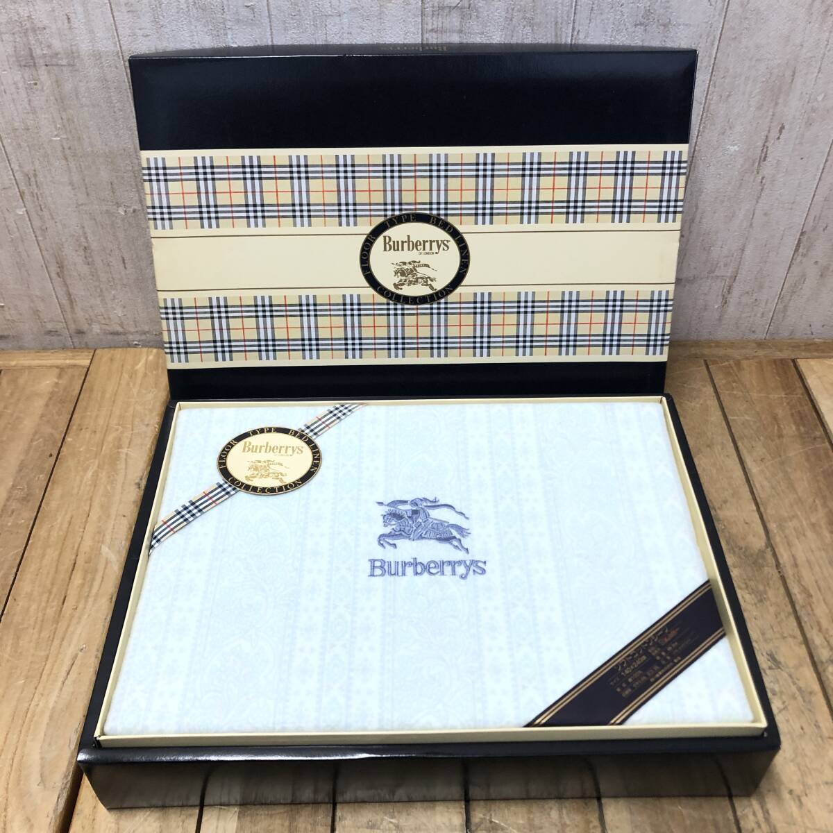 ＊【未使用】BURBERRY VPB4057201 ソフトコットンシーツ 140cm×240cm シングル 寝具 ブルー系 水色系 バーバリー 箱_画像1