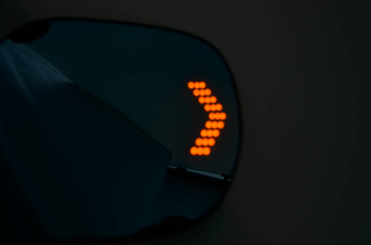トヨタ　ランドクルーザープラド150系用　ＬＥシーケンシャルウィンカー内蔵　サイド　ブルーミラーレンズヒーター機能付き　外装パーツ_画像9