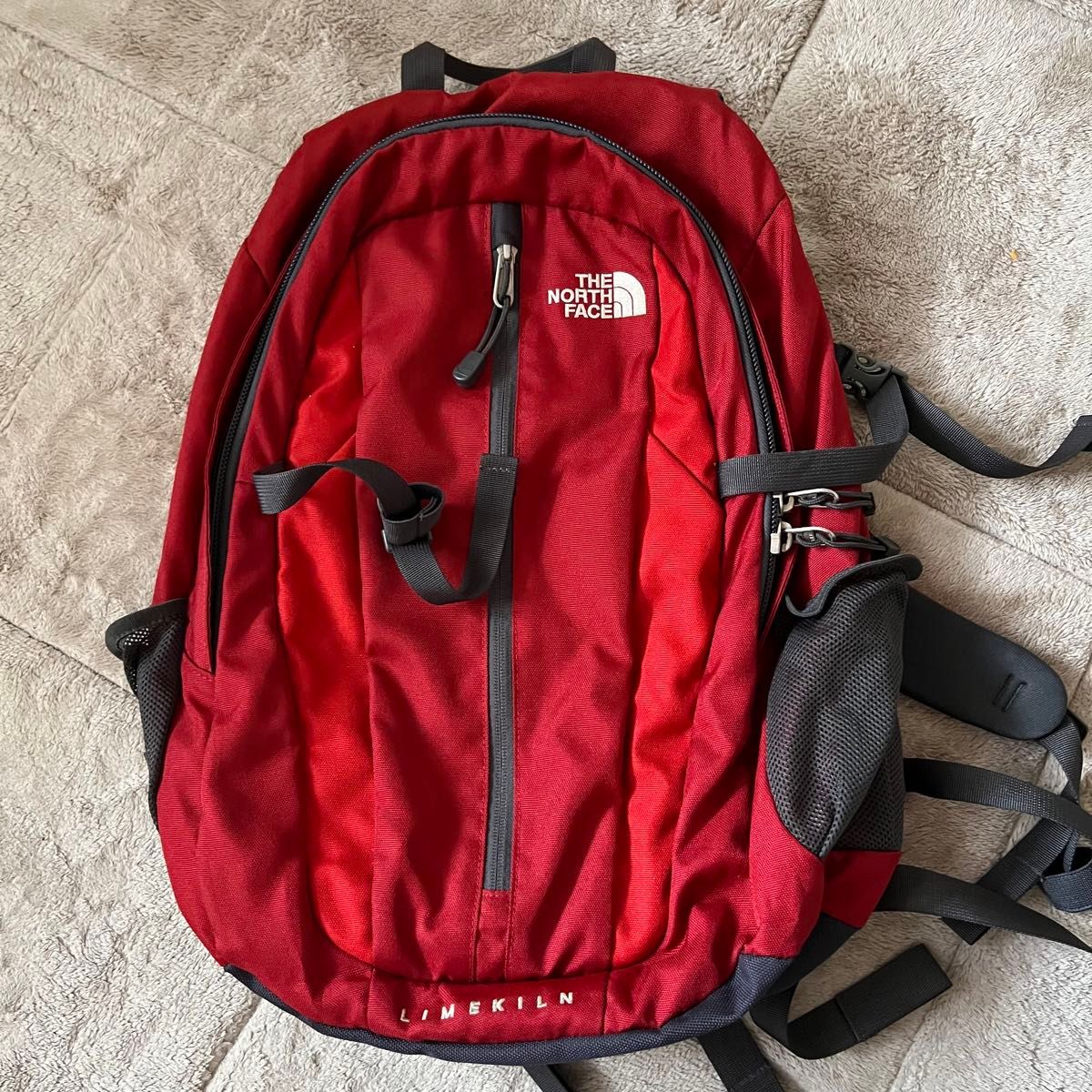 THE NORTH FACE ノースフェイス リュック バックパック 赤 レッド デイパック リュックサック