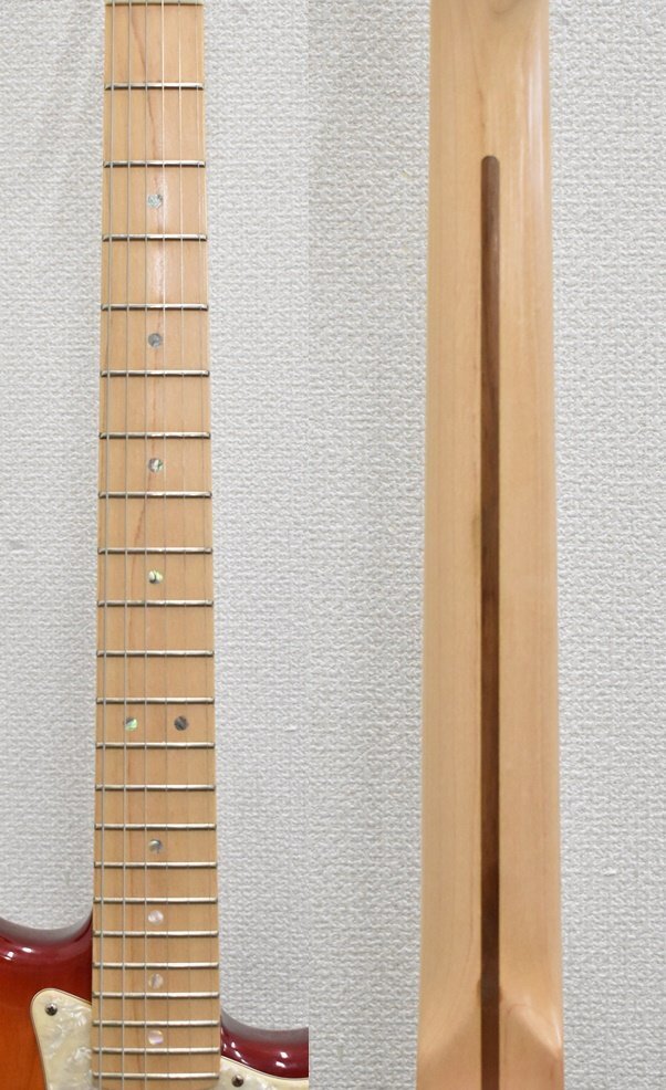 Σ2258 中古品 Fender USA STRATOCASTER フェンダー エレキギター ＃DZ7176317の画像5