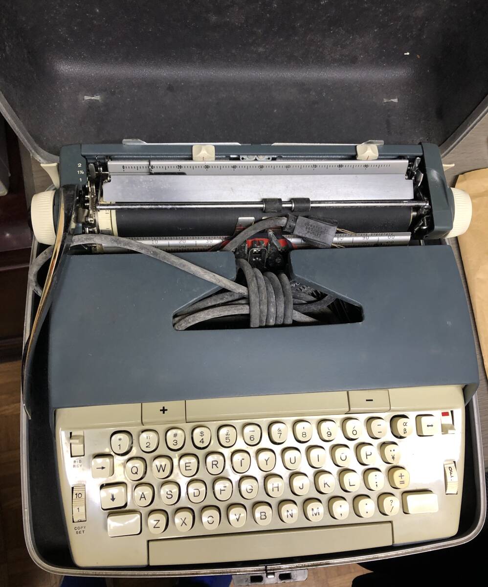 Smith Corona Smith Corona type writer electric typewriter SCM USA antique Vintage retro case attaching coronet electric