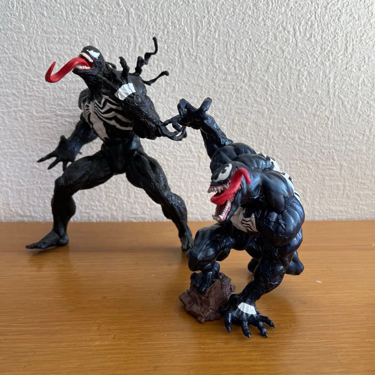 マーベル ヴェノム フィギュア ステッカー4枚 フィギュア2体 マーベル ヴェノム フィギュア ステッカー4枚 フィギュア2体
