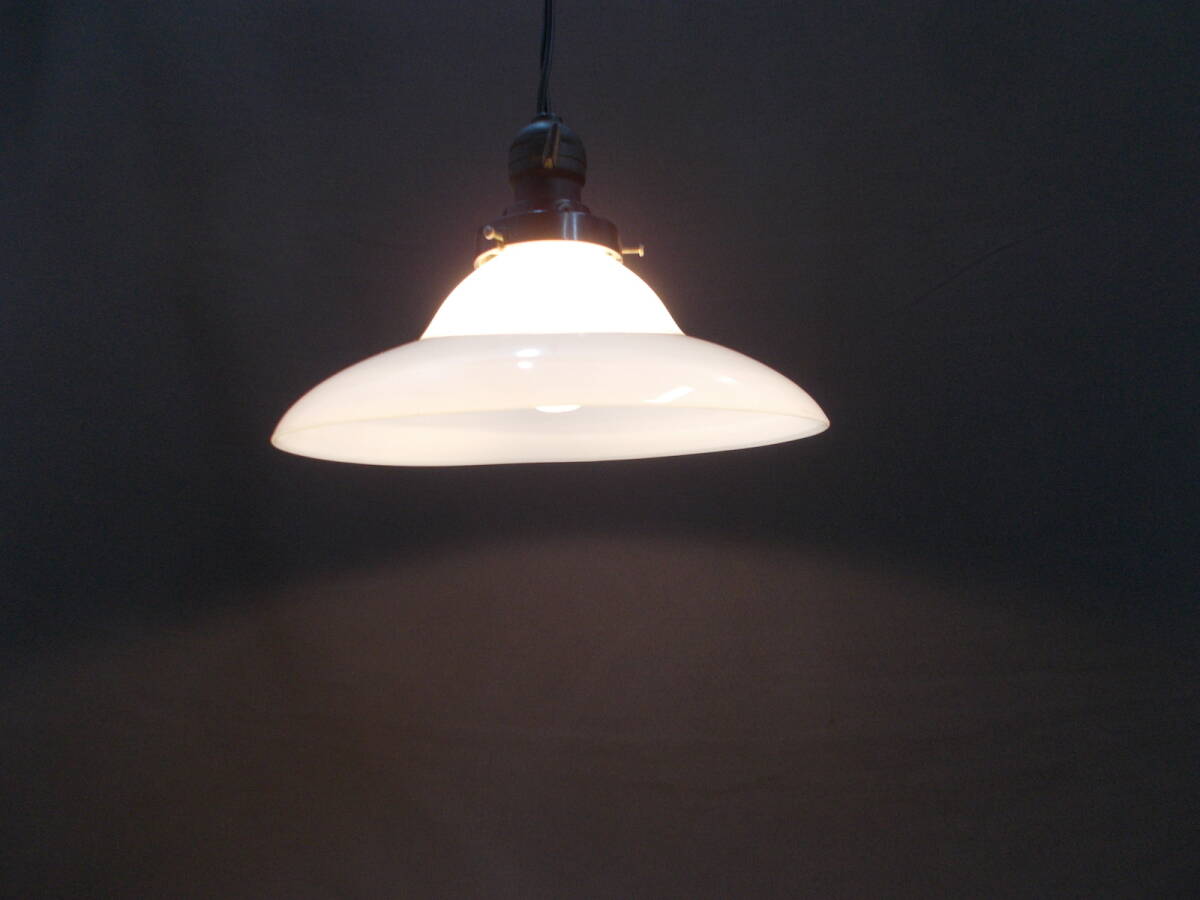 ◆古い照明器具◆天井付けコードペンダント・乳白ガラス山型シェード◆アンティーク_画像5
