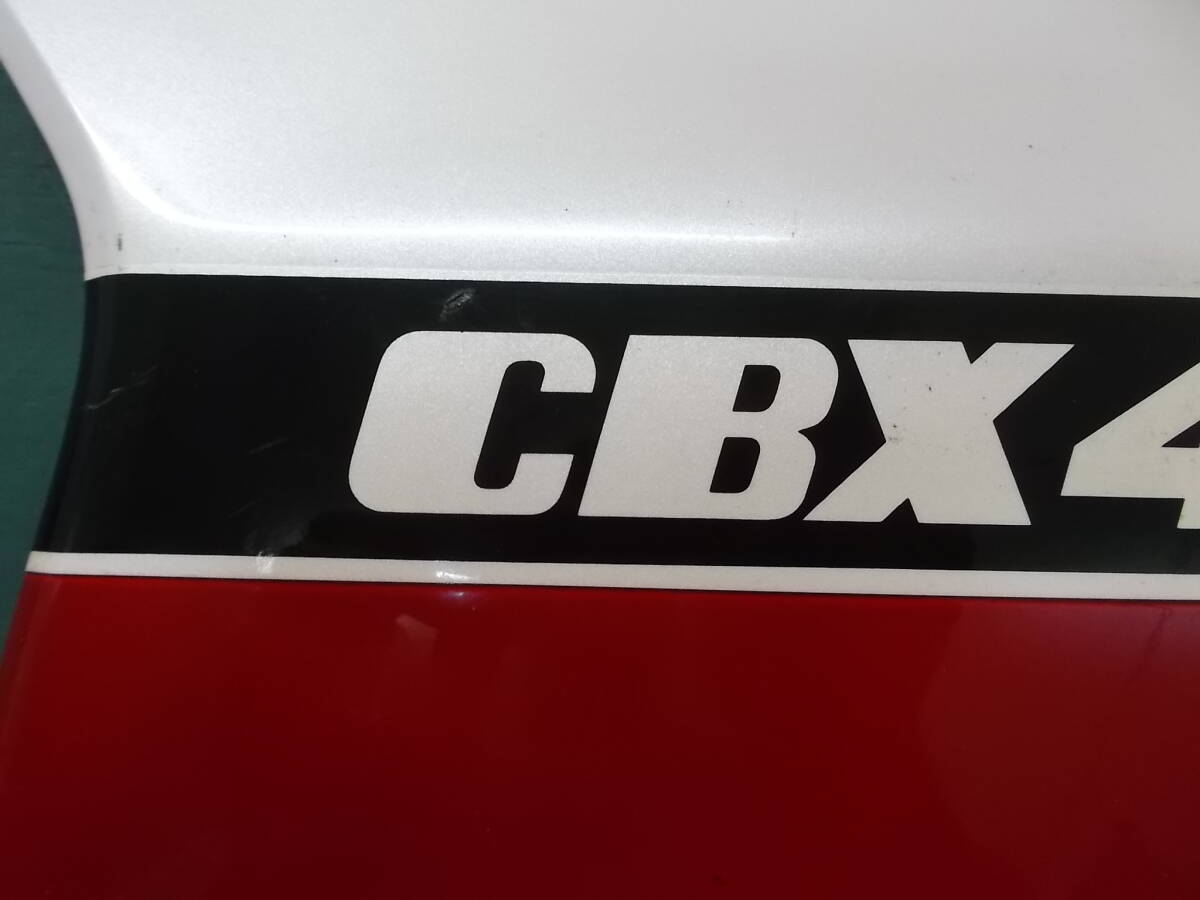 CBX400F NC07 純正 赤白 ノーマル 左 サイドカバー 1枚のみ 当時物 中古品 即日発送可 _C上部分デカール傷タッチペン有