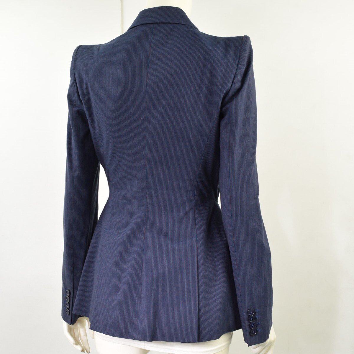 3031-24C0327* Alexander * McQueen * navy stripe jacket 38 shoulder pad entering ALEXANDER McQUEEN