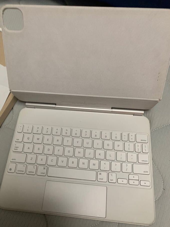 iPad air 第5世代　256GB エクスプレス交換品　Apple pencil 2nd Magic Keyboard _画像4