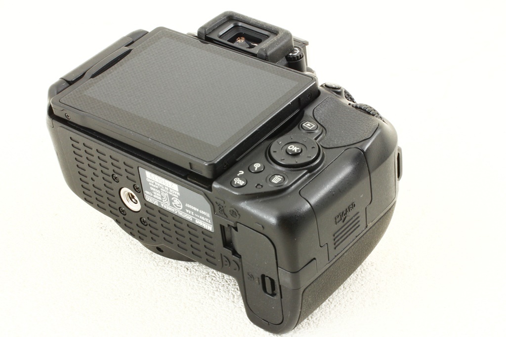 極上品◆Nikon ニコン D5300 ボディ◆2416万画素,デジタル一眼/A4052_こちら側も同様に綺麗な状態です！