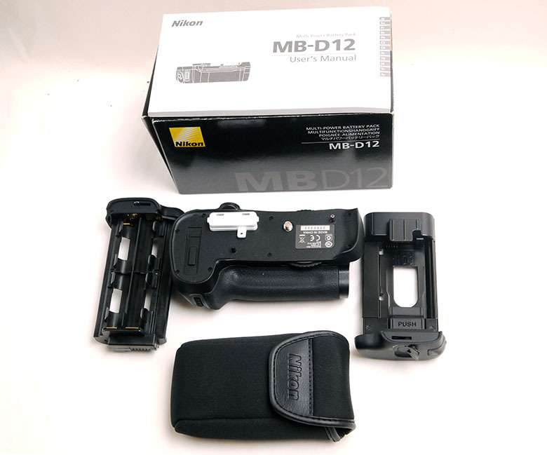 Nikon バッテリーグリップMB-D12・美品_画像1