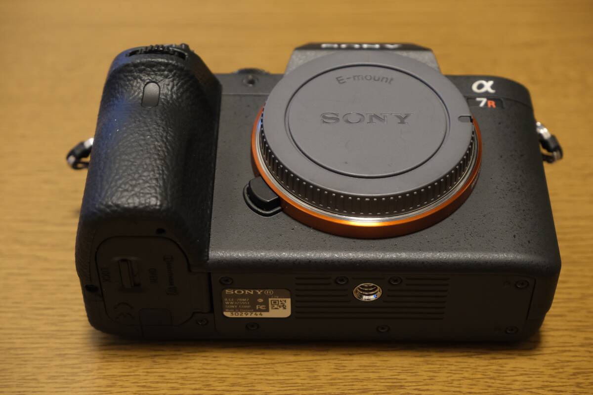 綺麗です SONY α7RII ボディ ILCE-7RM2 おまけ多数の画像4