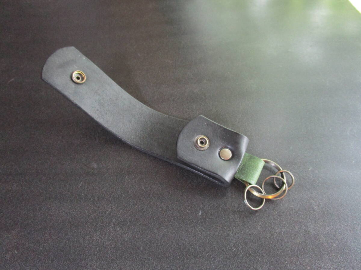 ..!.. just extremely thick black cow leather. key hook! belt loop! hand made! leather! green Italy cow leather!