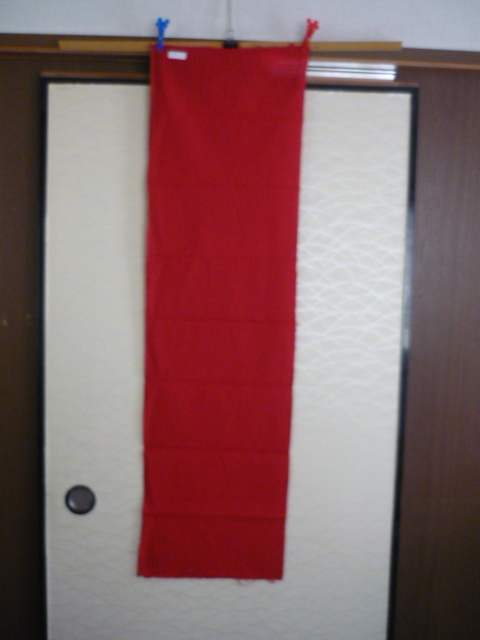 古い布 赤い色の布 紅色 木綿 着物を解いた切れ端 切れ端 リメイク素材 大きさ約３２ｃｍｘ１２０ｃｍ 少し厚手ですの画像1