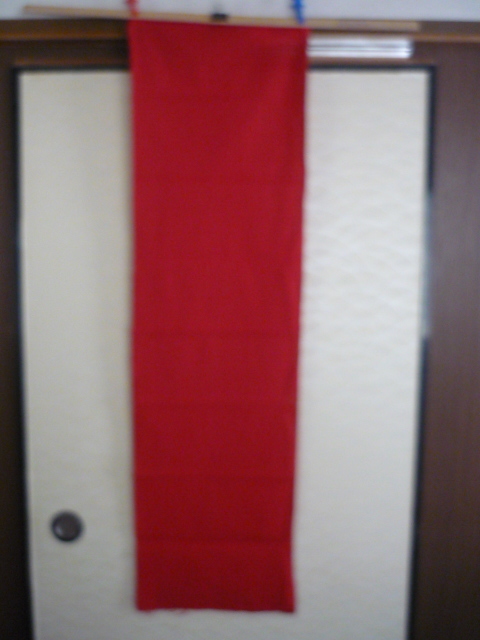 古い布 赤い色の布 紅色 木綿 着物を解いた切れ端 切れ端 リメイク素材 大きさ約３２ｃｍｘ１２０ｃｍ 少し厚手ですの画像4
