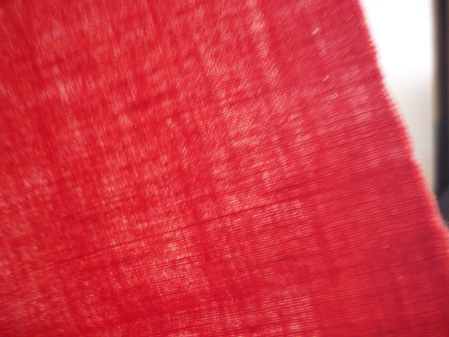 古い布 赤い色の布 紅色 木綿 着物を解いた切れ端 切れ端 リメイク素材 大きさ約３２ｃｍｘ１２０ｃｍ 少し厚手ですの画像3