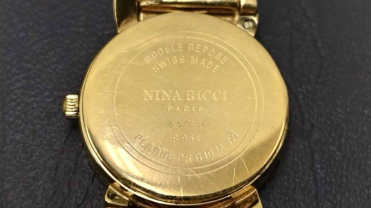 1円スタート【美品】NINARICCI PARIS ニナリッチ レディース 腕時計 クォーツ S954 替え革ベルト2本付き ケース付 ※稼働品【保管品】(60)の画像7