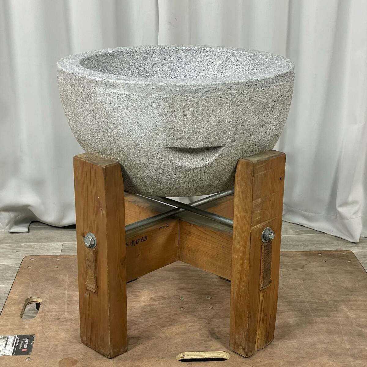 X567.. stone stone . diameter 49cm approximately 71kg wooden pcs . mochi attaching gardening structure ./ Kanagawa prefecture .. city 