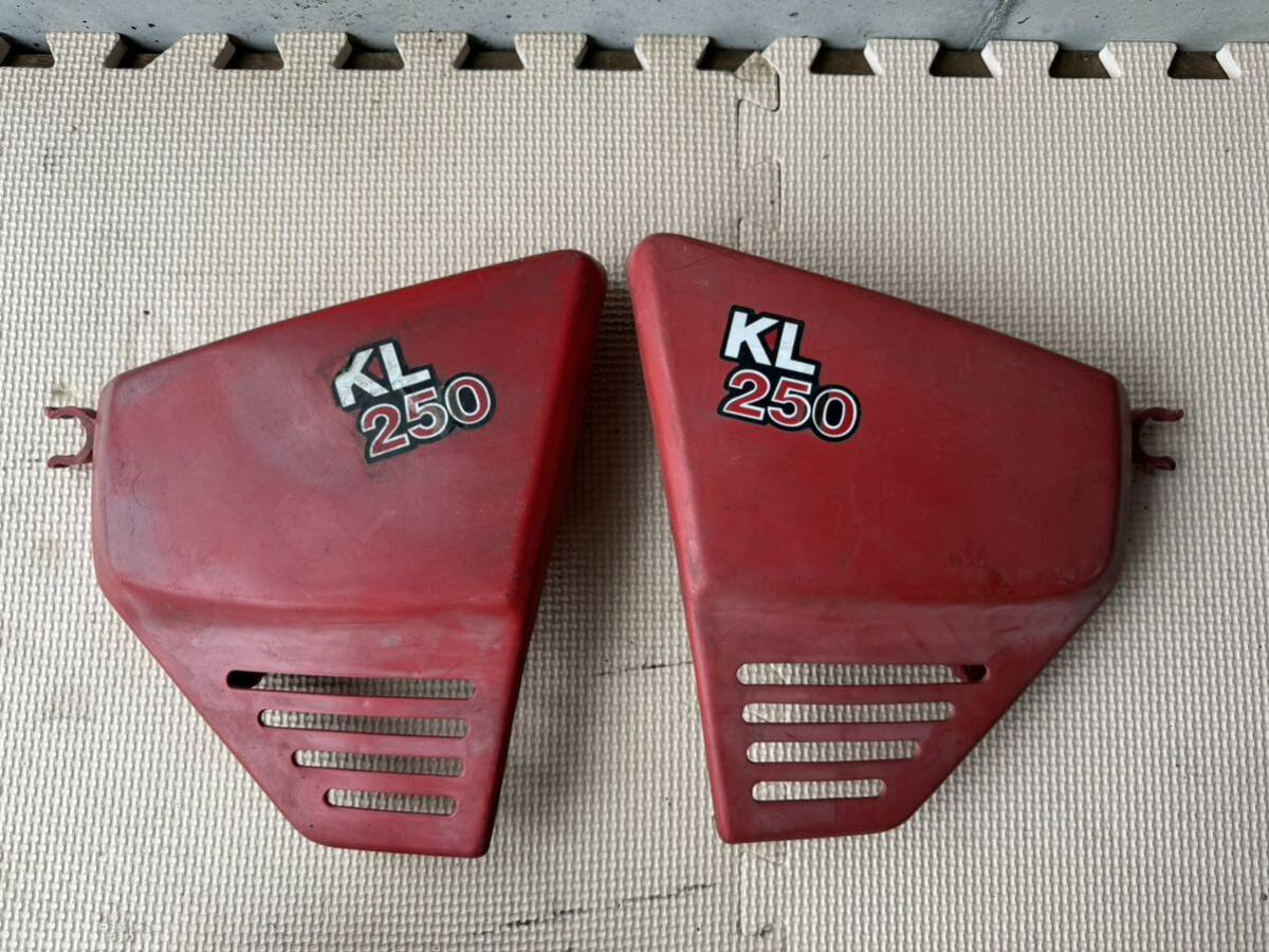 カワサキ KL250 KL250A 純正サイドカバー 左右セット レストアベース 当時物 外装パーツ サイドカウル KL250Cの画像1