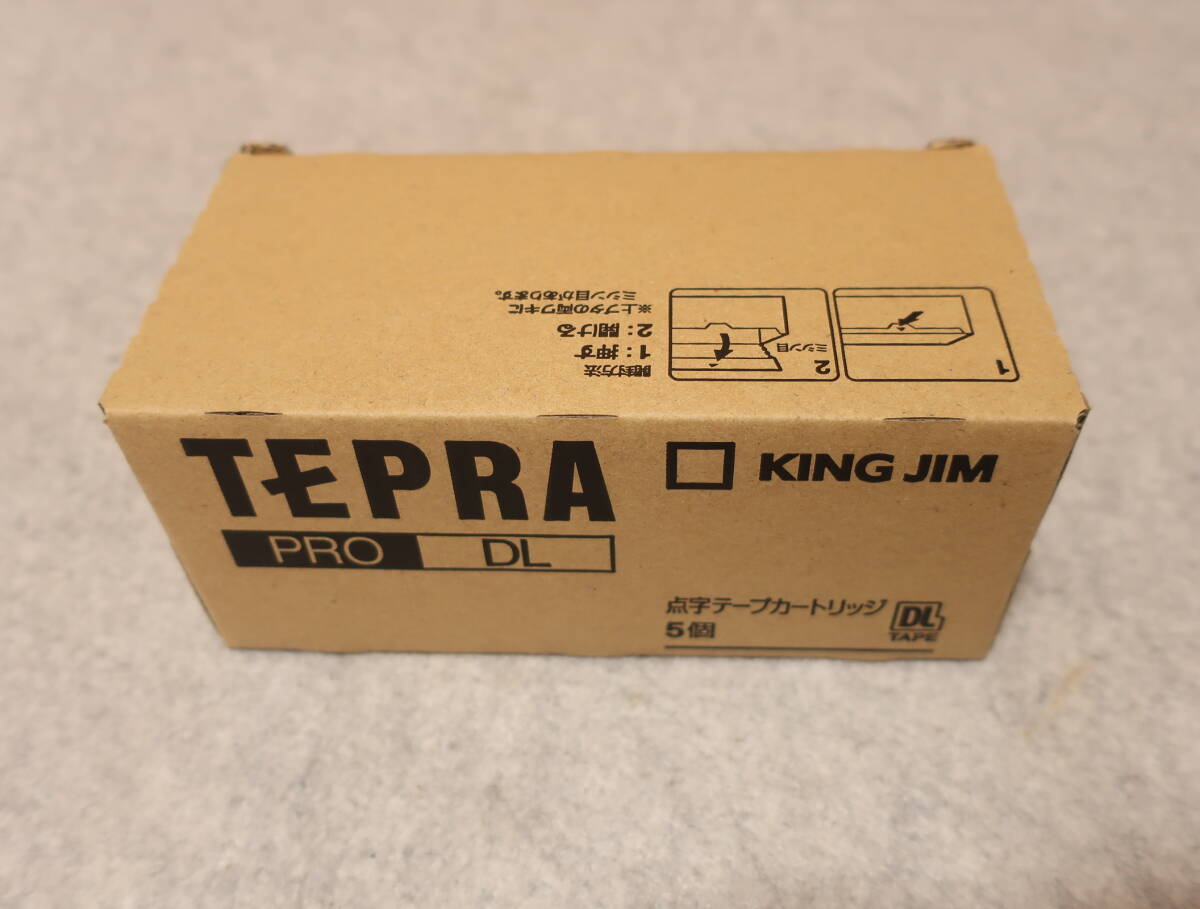 テプラPROテープ 点字用 白 黒文字 24mm幅 6.4m DS24K キングジム KING JIMの画像1