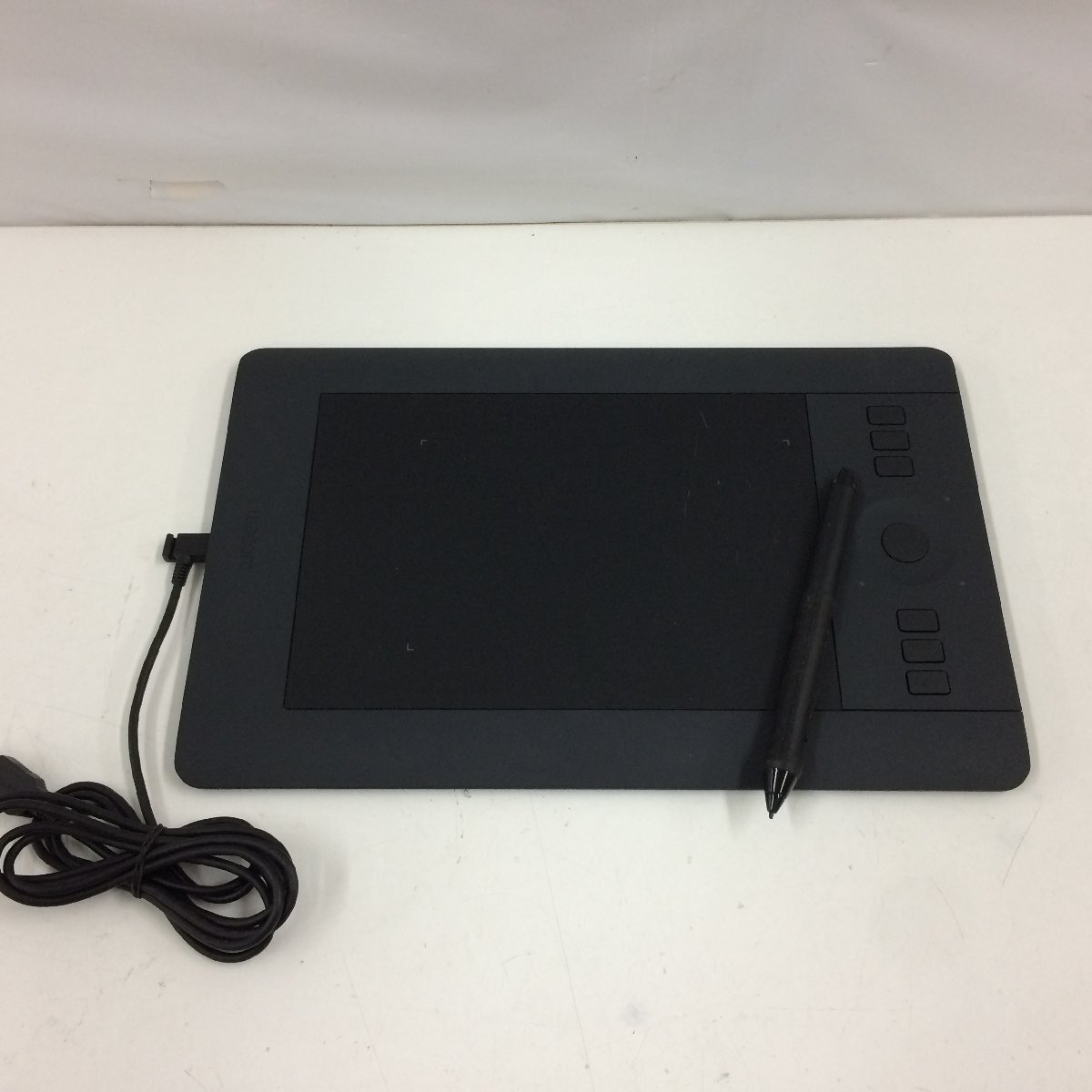 f300*80 【傷汚れ有】 Wacom【 PTH-451 】ワコム Intuos Pro Small ペンタブレット_画像1