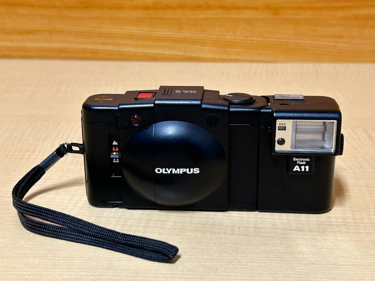 OLYMPUS／ オリンパス　コンパクトフィルムカメラ　XA2　Electronic Flash A11　D.ZUIKO　1:3.5 f=35mm　日本製　動作未確認!_画像1