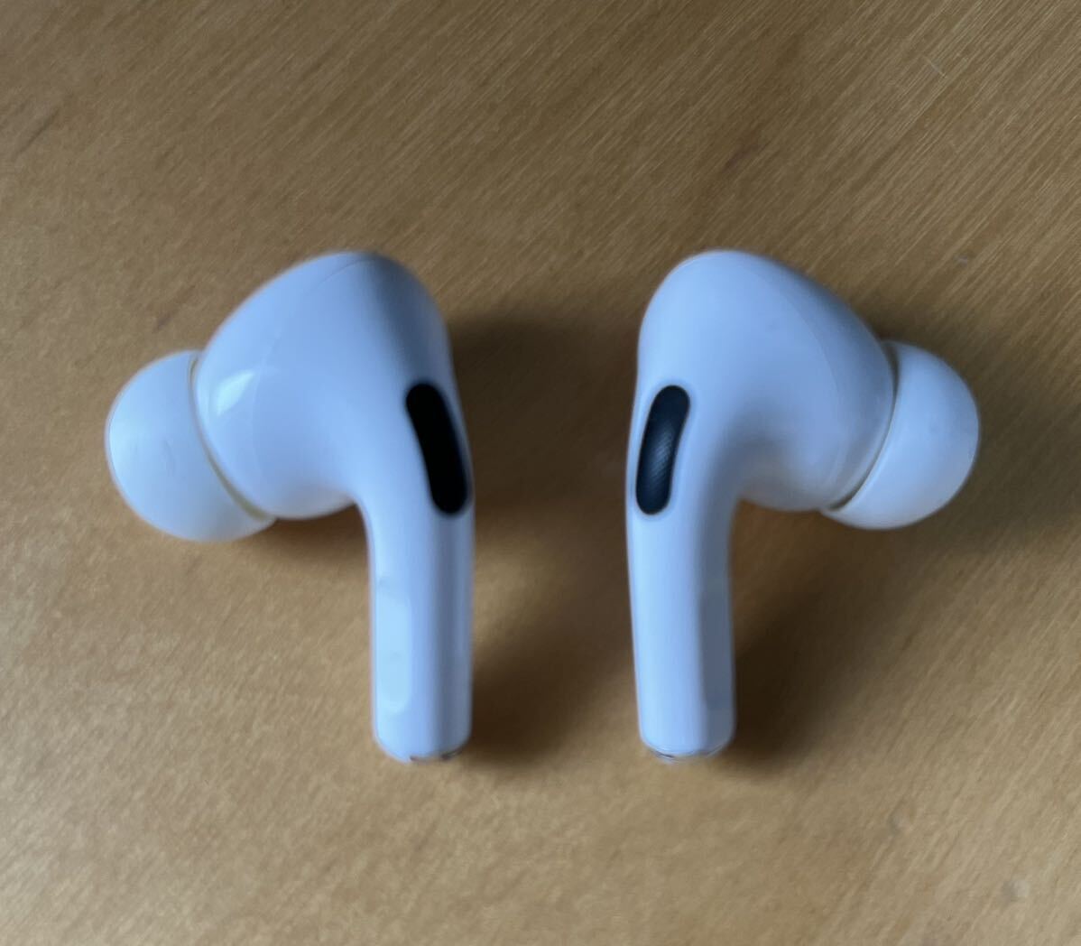 【Apple純正】AirPods Pro (A2084)ケース付き ※ジャンク：右耳使えません。の画像6