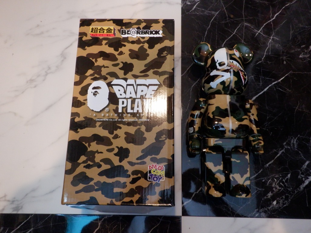 ベアブリック BAPE PLAY 400% BE＠RBRICK A BATHING APE エイプ カモシャーク_画像1