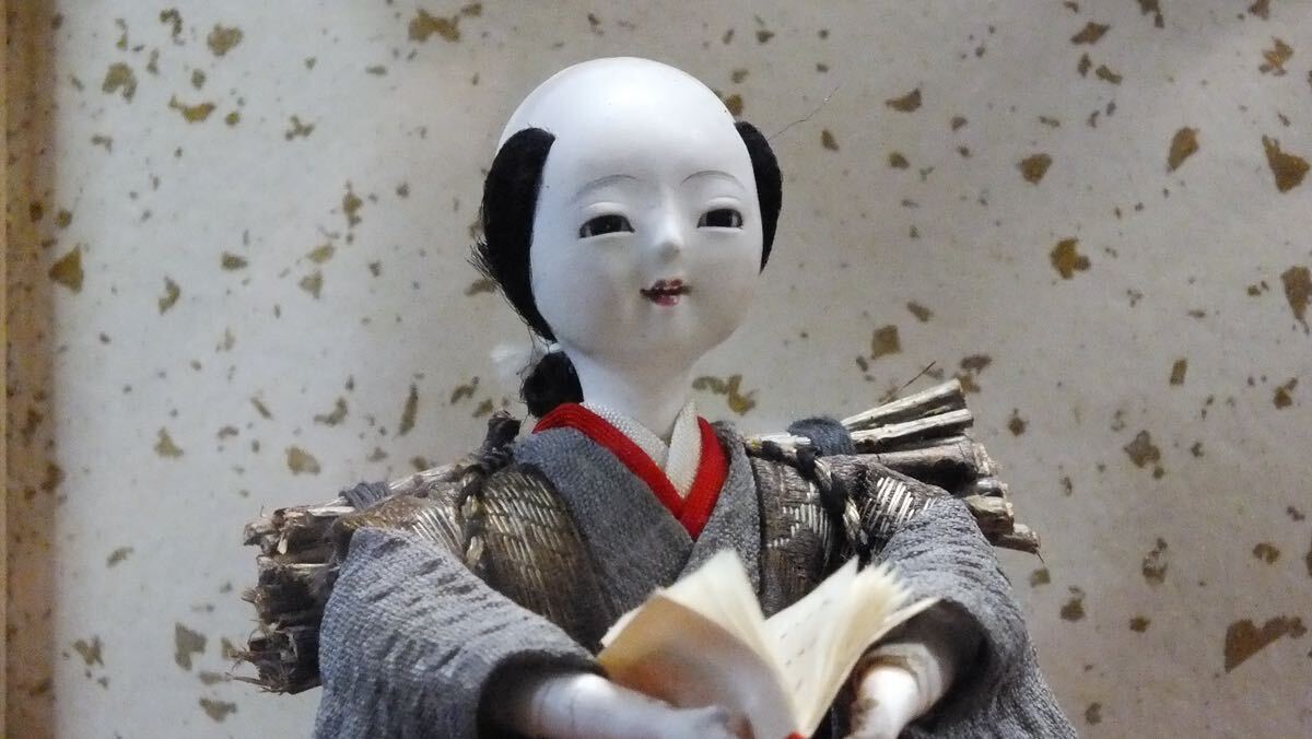 二宮金次郎 ニノキン 勉強熱心 日本人形 置物 ガラスケース付 昭和レトロ インテリア 市松人形 着物 コレクション 飾り の画像3
