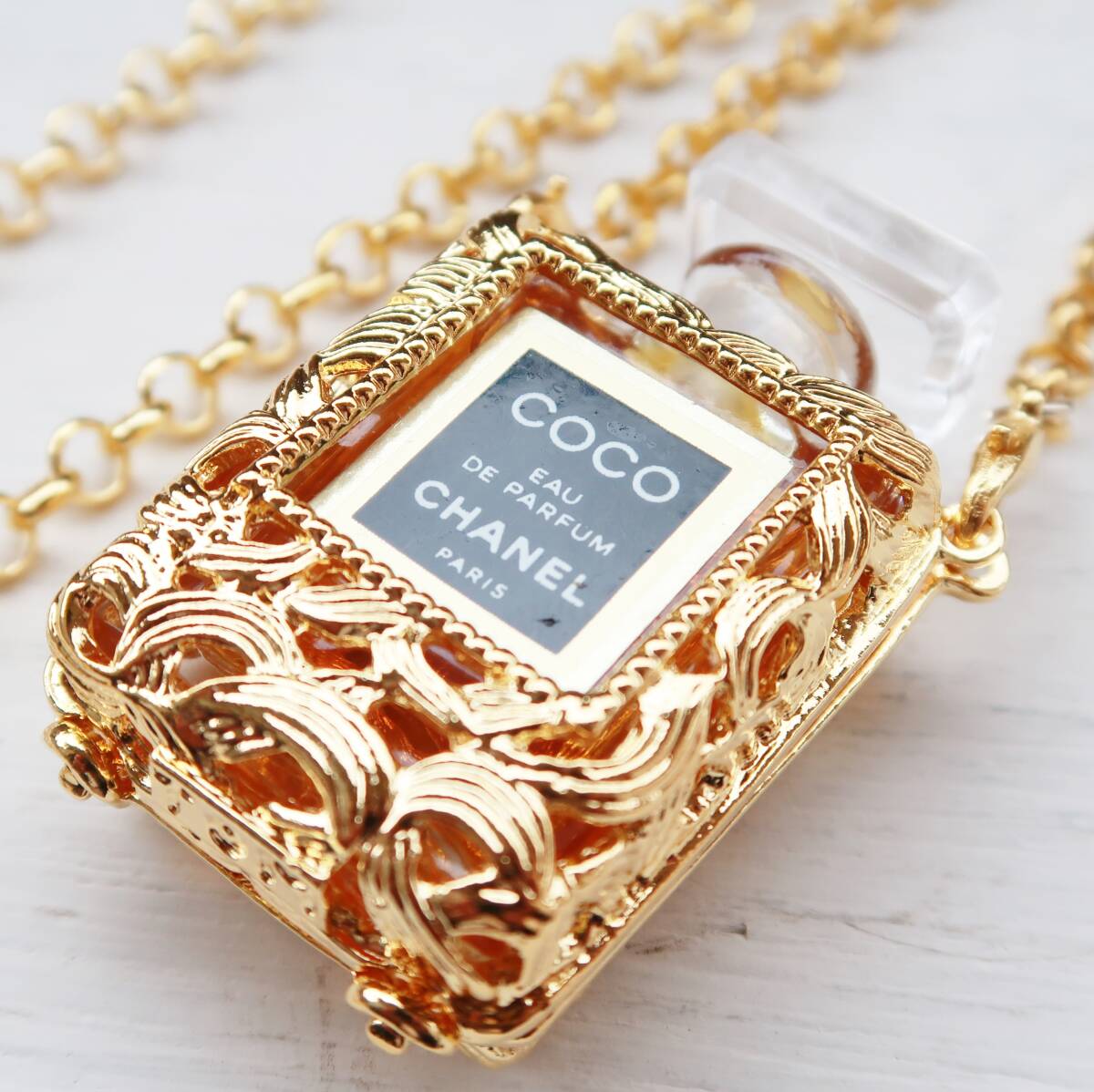 シャネル CHANEL COCO 香水 ミニボトル ネックレス ゴールド ヴィンテージ レア 美品 香水瓶 ケース パフュームの画像1
