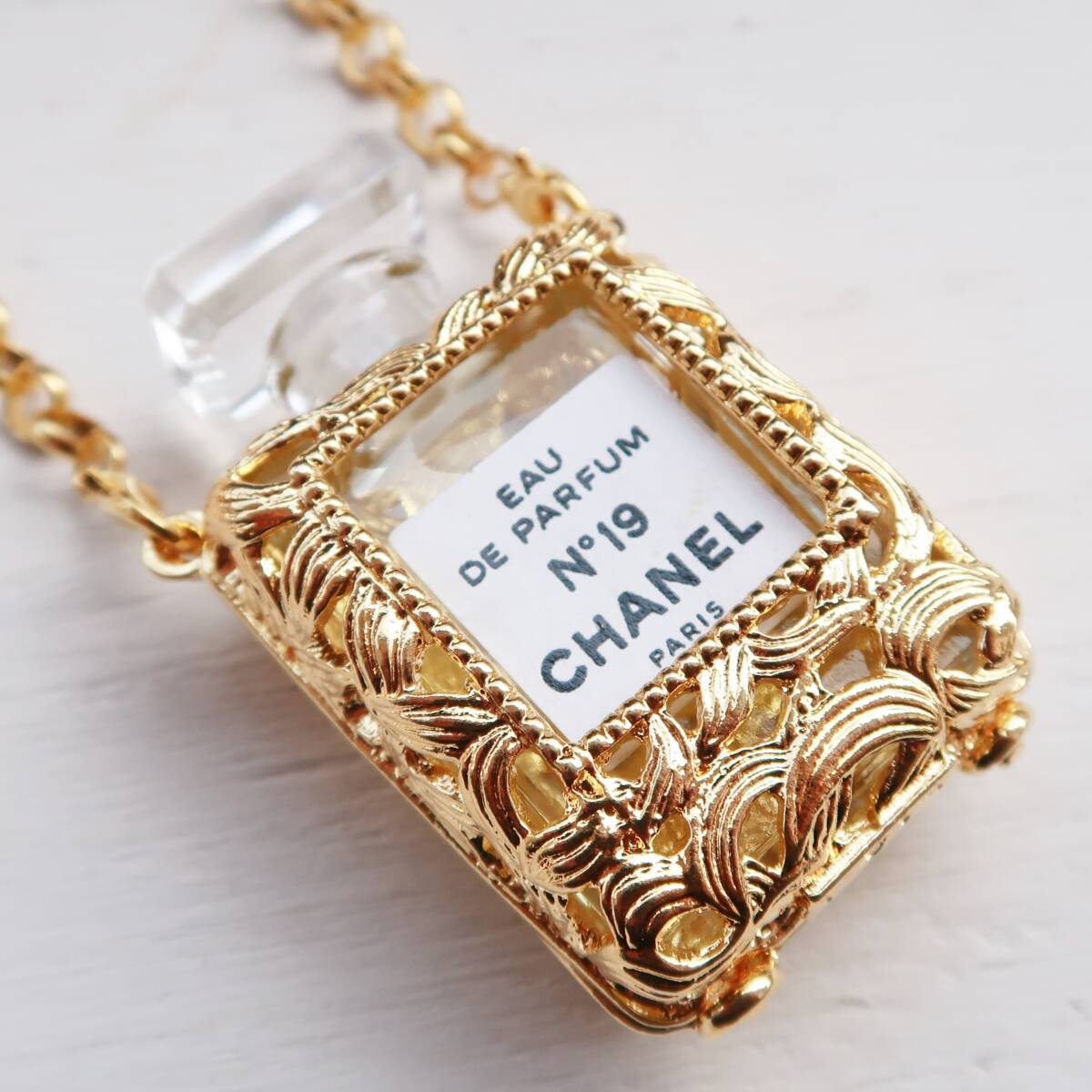 シャネル CHANEL NO.19 香水 ミニボトル ネックレス ゴールド アクセサリー ヴィンテージ レア 美品 香水瓶 パフューム ケースの画像3
