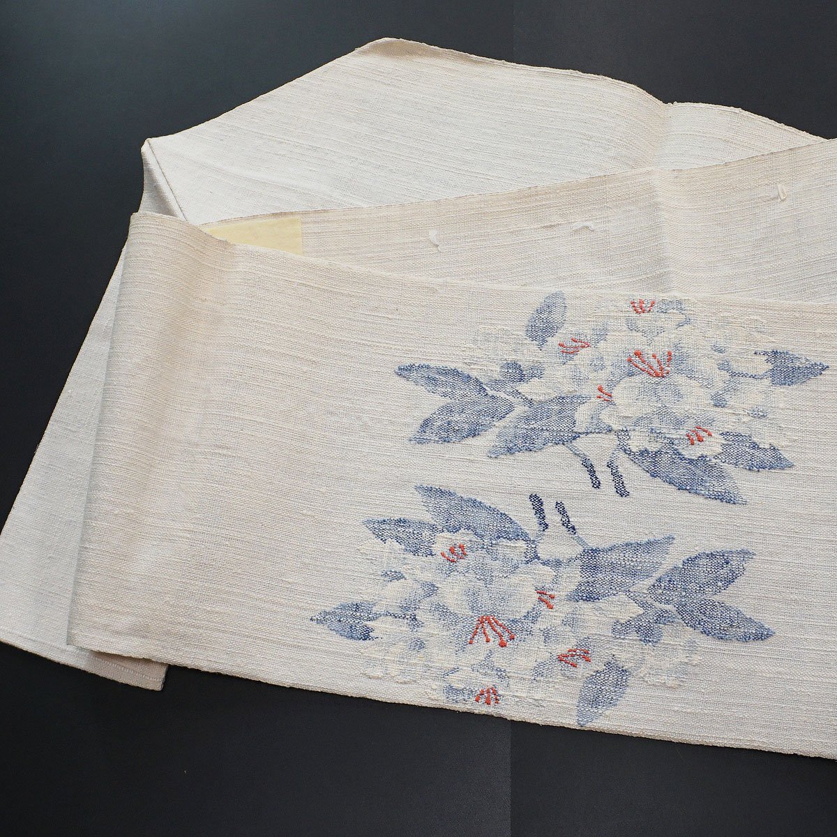ざっくりとした紬織　人気の白　花文様　正絹八寸名古屋帯　k190_画像2