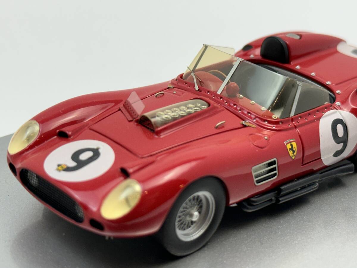 フェラーリ250テスタロッサ　Ferrari 250 Testa Rossa　プロモデラー製作 1点もの。塗装やデカール、細部まで良いコンディションです。_画像7