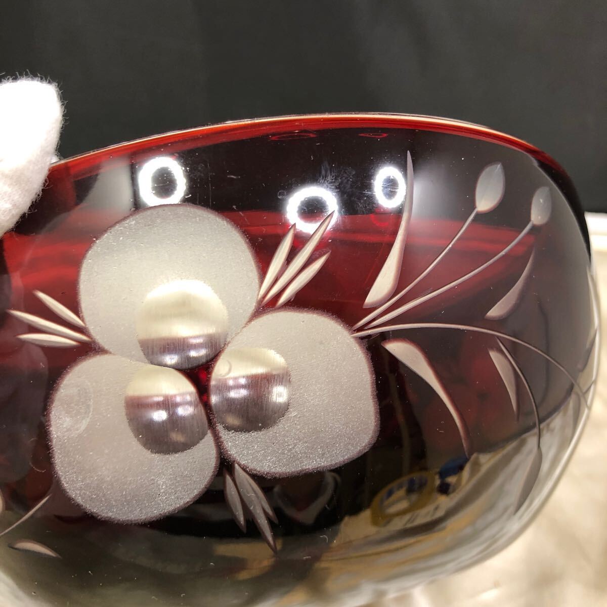 切子鉢 切子ガラス 深鉢 大鉢 大皿 ボウル 赤 アンティーク雑貨 インテリア コレクション 工芸ガラスの画像9