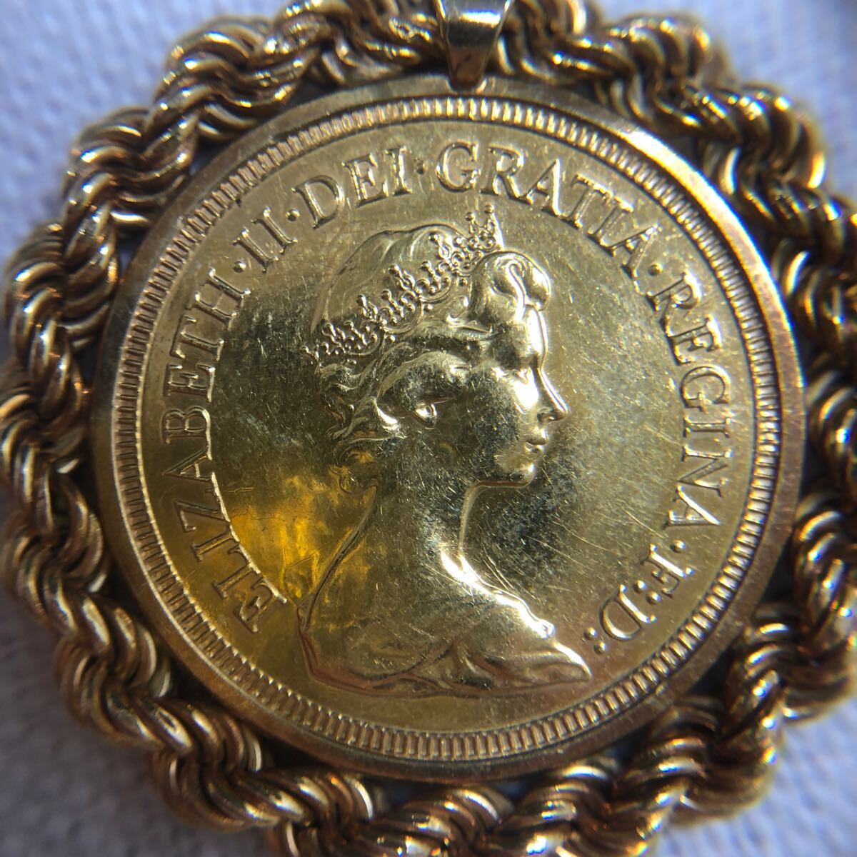 ペンダントトップ ソブリン金貨 1978年 エリザベス2世 金貨K22 22金 枠K18 18金 総重量10.2g 金貨サイズ2.2cm_画像5