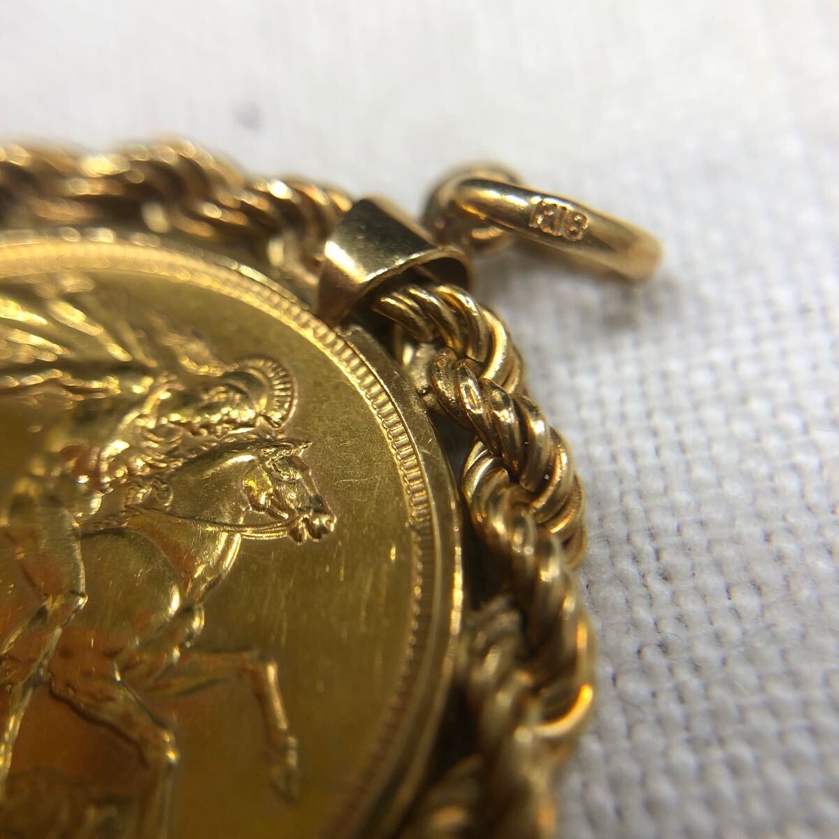 ペンダントトップ ソブリン金貨 1978年 エリザベス2世 金貨K22 22金 枠K18 18金 総重量10.2g 金貨サイズ2.2cm_画像4